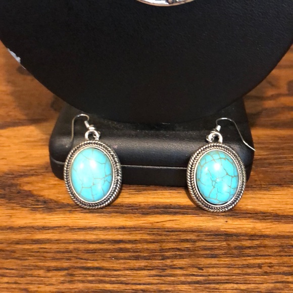 Necklace and earring Set - Picture 3 of 6